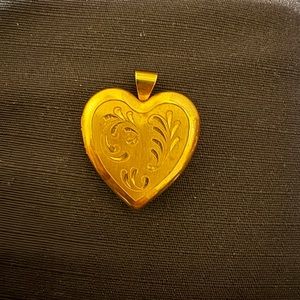 Vintage 14k gold heart pendant locket